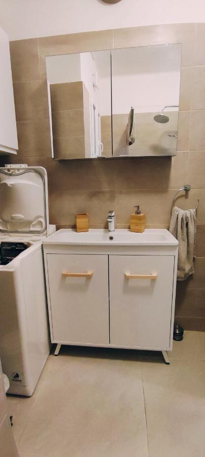 Le Studio Des Tours - Parking Apartment Arles Exterior photo